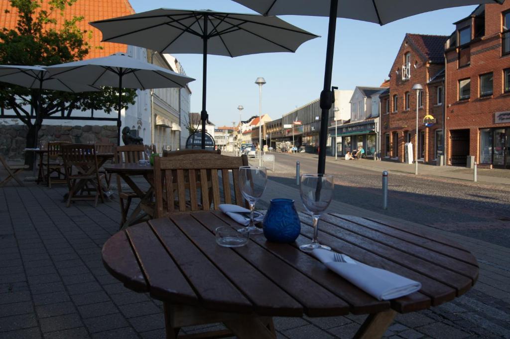 Hotel Radhuskroen Frederikssund Exterior photo