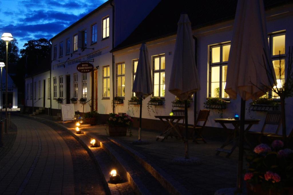Hotel Radhuskroen Frederikssund Exterior photo